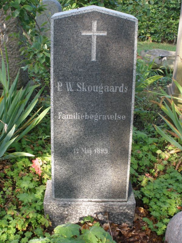 P. W. Skougaard's familiegravsted.JPG